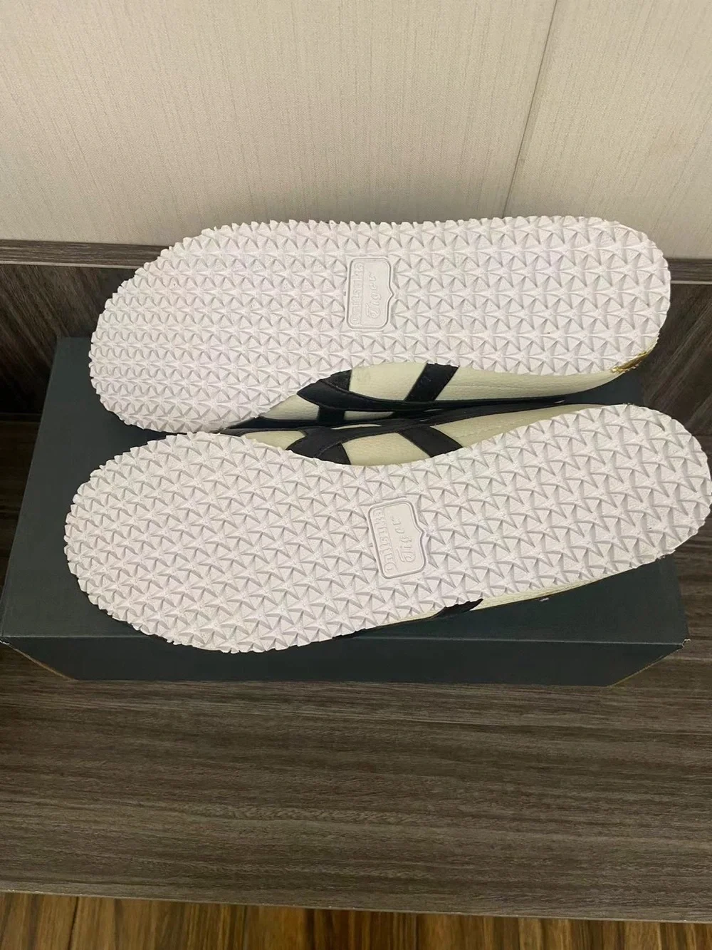 Onitsuka Tiger Mexico 66 Cream Black Gold Sneakers